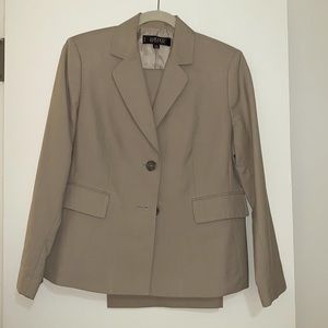 Kasper 12 petite suit
